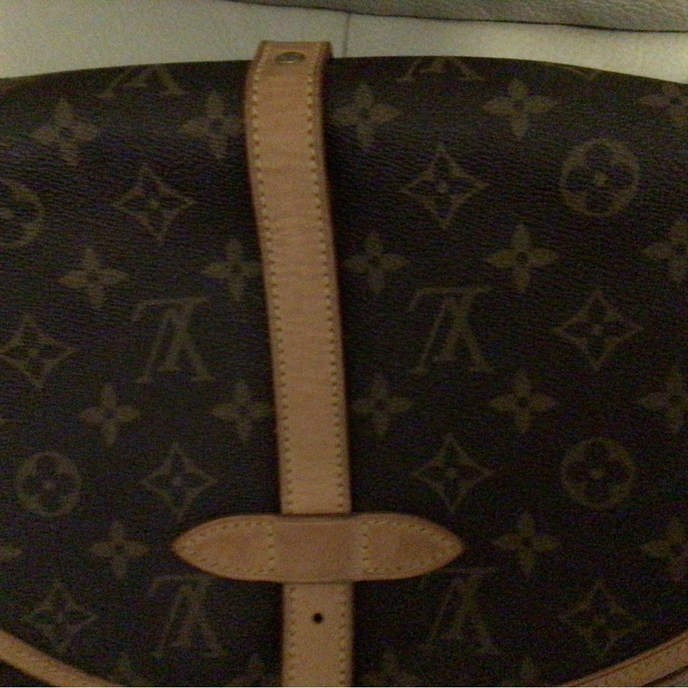 Louis Vuitton Saumur 35 Messenger Bag - Picture 13 of 16